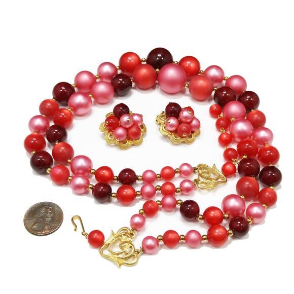 Vintage 1960s Red Pink Lucite Bead Necklace Earring Set Gold Tone Mid Century - Picture 8 of 10